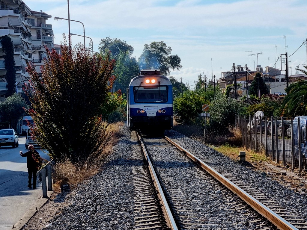 Τρίκαλα: Τρένο παρέσυρε άνδρα και τον διαμέλισε