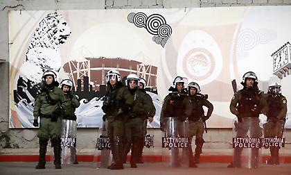 Επεισόδια οπαδών-αστυνομίας στο «Γ. Καραϊσκάκης»: Έπεσαν δακρυγόνα, φυγαδεύτηκαν οι Αζέροι οπαδοί