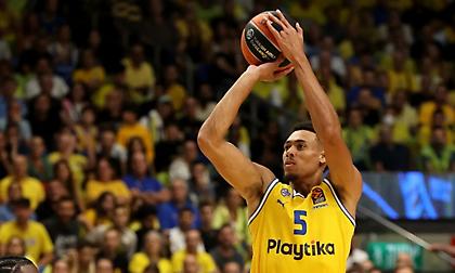 Υπερηχητικός Μπράουν, έσωσε την Μακάμπι από το κάζο!