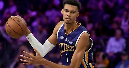 Στεφ Κάρι για Γουεμπανιάμα: «Ο τύπος είναι… cheat, σαν να φτιάχνεις δικό σου παίκτη στο NBA2K»