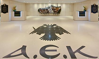 ΑΕΚ: Φανταστικές φωτογραφίες από το γλυπτό «Το παπούτσι που δεν φόρεσες»