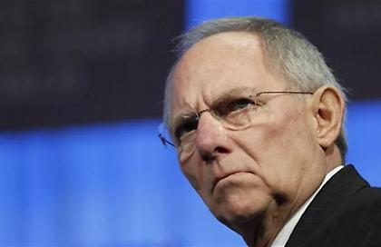 Σόιμπλε από τα παλιά: «Αν κρυώνετε, απλά βάλτε ένα πουλόβερ, ίσως και δύο…»