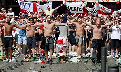 Το Ηνωμένο Βασίλειο απαγορεύει σε 1.300 «παραβατικούς» οπαδούς να πάνε στο Κατάρ