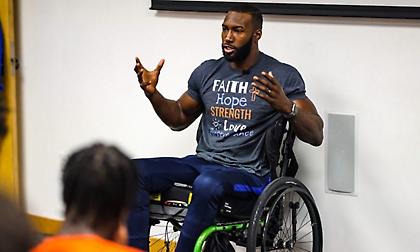 Σηκώθηκε μετά από τρεις μήνες και συγκλονίζει ο Πάτρικ Γιανγκ