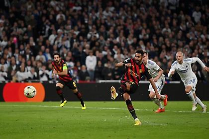 O… μασκοφόρος Γκραμπάρα αποκρούει το πέναλτι του Μαχρέζ!