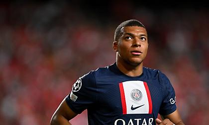 Διέψευσε τα περί αποχώρησης του Εμπαπέ από την Παρί ο Λουί Κάμπος