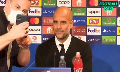 Γκουαρδιόλα: Έγινε viral το αμήχανο χαμόγελό του σε σέλφι με δημοσιογράφο