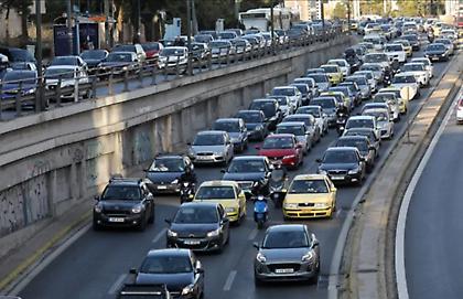 Μποτιλιάρισμα στην Αθήνα: Συνεχίζεται η ταλαιπωρία στην παραλιακή και την Κηφισού