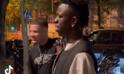 Ο Βινίσιους έσπρωξε τύπο που ήθελε να ποζάρει μαζί του και έβγαζε φωτογραφίες μόνο με κοπέλες!