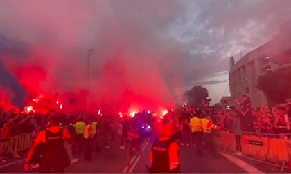 «Καυτή» υποδοχή της Μπαρτσελόνα έξω από το Καμπ Νου ενόψει Ίντερ!