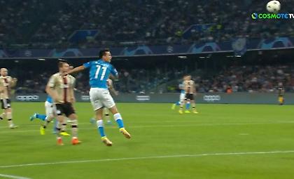 Έκρυψε την μπάλα και… σόκαρε τον Άγιαξ στο 4’ η Νάπολι