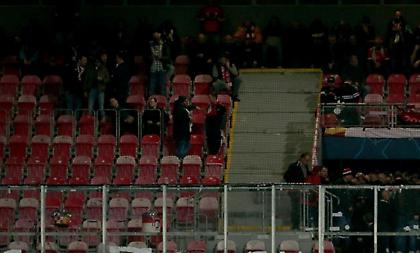 Διαμαρτυρία από οπαδούς της Μπάγερν για τα εισιτήρια: «70 ευρώ, άντε γ@@@ε»