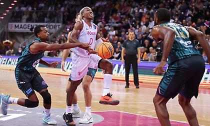 Πρώτη νίκη για Βόννη, Φάλκο στο BCL