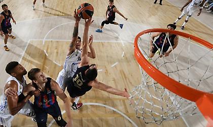 Άντεξε στο μυθικό comeback της Ρεάλ και έσπασε το… ρόδι η Μπαρτσελόνα!