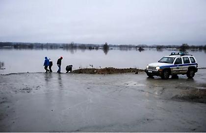 Έβρος: 92 μετανάστες προωθήθηκαν εντελώς γυμνοί στο ελληνικό έδαφος