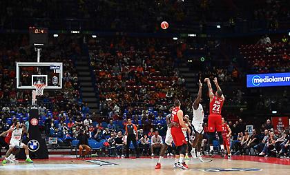 Στα… ουράνια το Μιλάνο με buzzer beater του Χολ!