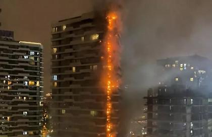 Στις φλόγες ουρανοξύστης στην Κωνσταντινούπολη (βίντεο)