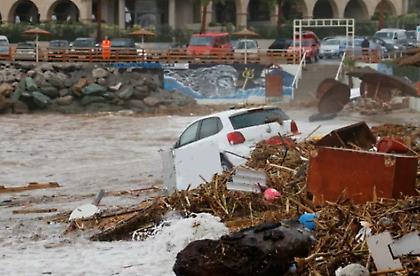 Σύζυγος αγνοούμενης στην Κρήτη: «Την είδαν να έχει βγει από το αμάξι και να την παρασέρνει το νερό»