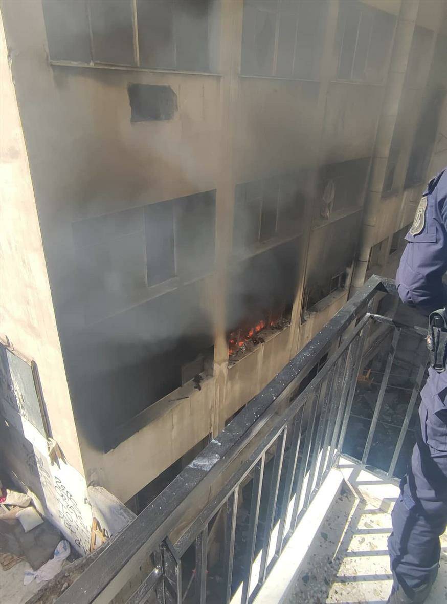 Φωτιά σε εγκαταλελειμμένο κτίριο στο κέντρο της Αθήνας