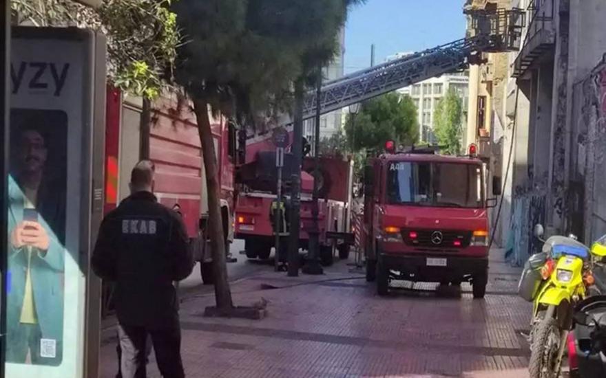 Φωτιά σε εγκαταλελειμμένο κτίριο στο κέντρο της Αθήνας