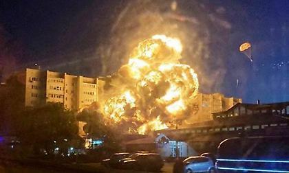 Ρωσικό στρατιωτικό αεροσκάφος συνετρίβη σε πολυώροφο κτίριο στην πόλη Γεΐσκ - Σοκαριστικές εικόνες!