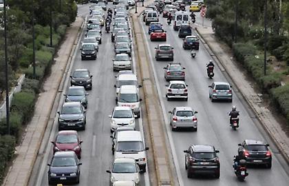 Κίνηση στους δρόμους: Ποιοι δρόμοι ταλαιπωρούν αυτήν την ώρα τους οδηγούς