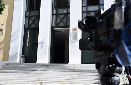 Βιασμός 12χρονης στον Κολωνό: Έφτασε στην Ευελπίδων η μητέρα της