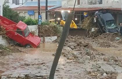 Κρήτη: «Ψαρεύοντας» δεκάδες αυτοκίνητα από τη θάλασσα - Δείτε φωτογραφίες