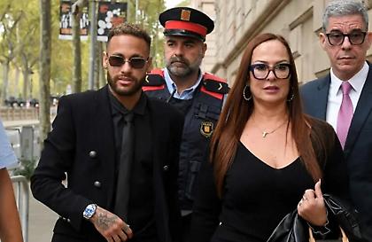 Τα... φόρτωσε στον πατέρα του ο Νεϊμάρ: «Υπέγραφα ό,τι μου έλεγε να υπογράψω»