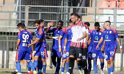 Άστραψε και βρόντηξε ο Πανσερραϊκός και πέταξε έξω την Παναχαϊκή