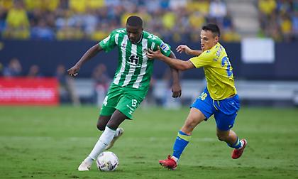 Κόλλησε στην έδρα της Κάντιθ η Μπέτις, διέλυσε με τεσσάρα τη Θέλτα η Βαγιαδολίδ