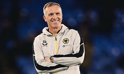 Διατηρεί στον πάγκο της τον υπηρεσιακό Στιβ Ντέιβις η Γουλβς