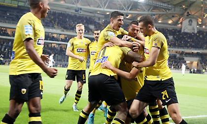 Η αποθέωση του Κοσίδη από συμπαίκτες-Αλμέιδα και άλλες αθέατες στιγμές του ΑΕΚ-ΠΑΣ