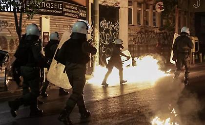 Ανακοίνωση της ΕΛ.ΑΣ. για τα επεισόδια: Συνελήφθη ένας ανήλικος, δύο αστυνομικοί τραυματίες