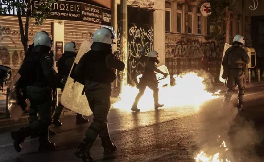 ΕΛ.ΑΣ.: Συνελήφθη ένας ανήλικος, δύο αστυνομικοί τραυματίες