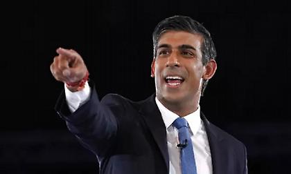 Ο Ρίσι Σούνακ διεκδικεί την πρωθυπουργία στη Βρετανία