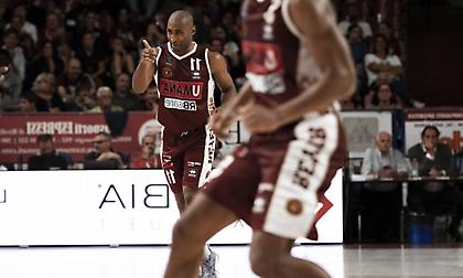 Ψυχωμένη Βενέτσια λύγισε τη Μιλάνο