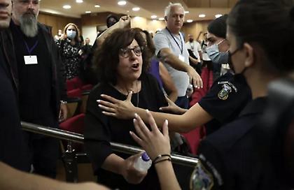 Δίκη Χρυσής Αυγής: Ξέσπασμα της Μάγδας Φύσσα - «Για τα τραγούδια του τον σκοτώσατε;»