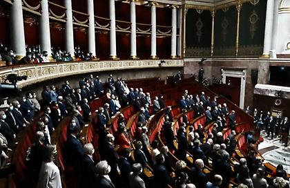 Γαλλία: Δεν πέρασε η πρόταση μομφής κατά της κυβέρνησης Μπορν