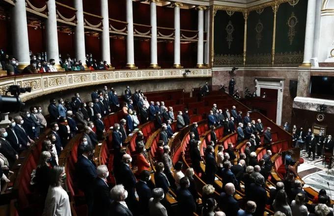 Γαλλία: Δεν πέρασε η πρόταση μομφής κατά της κυβέρνησης