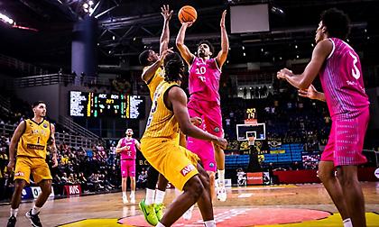 Πρώτα την «πάτησε» και μετά την… πάτησε η ΑΕΚ!