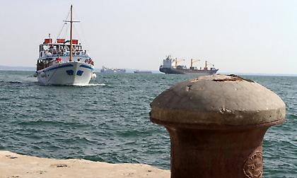 Κάηκε ολοσχερώς ο «Κωνσταντής» που συνέδεε Θεσσαλονίκη με Περαία