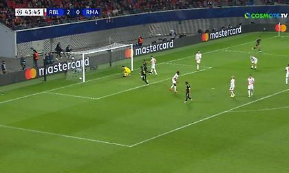 Μείωσε με ωραία κεφαλιά του Βινίσιους η Ρεάλ Μαδρίτης