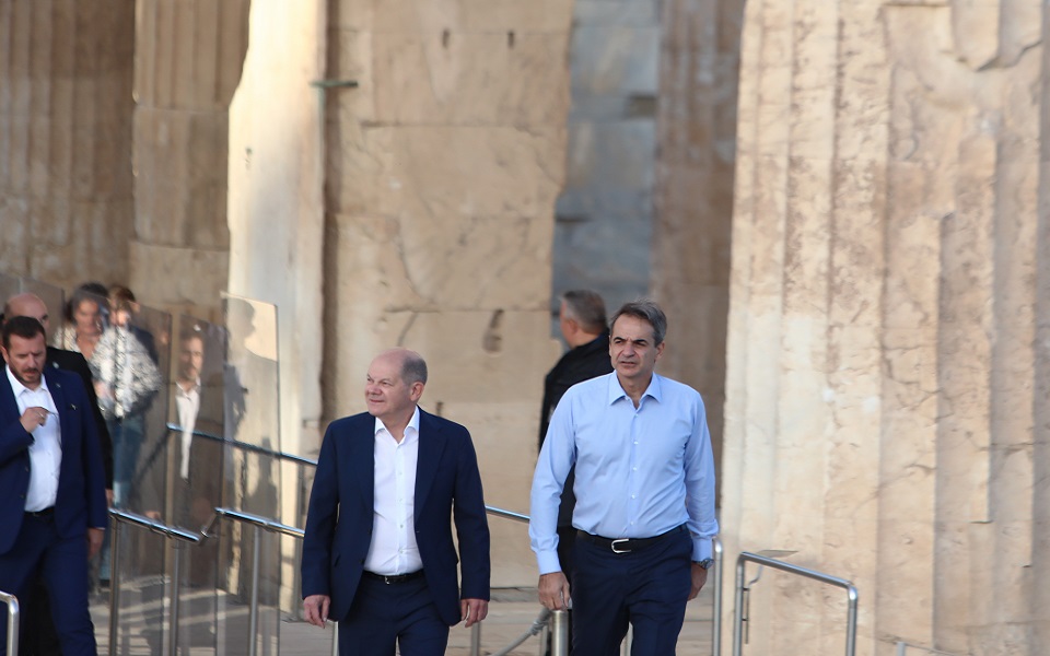 Στην Ακρόπολη ο Όλαφ Σολτς - Τον υποδέχτηκε ο πρωθυπουργός