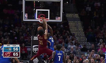 NBA Top 10: Διέλυσε τον Μπολ Μπολ ο Τζάρετ Άλεν