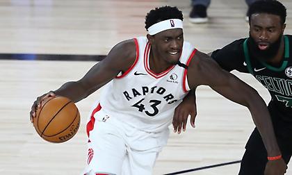 Επίδειξη υψηλής ποδοσφαιρικής τεχνικής από τον Σιάκαμ στο ζέσταμα