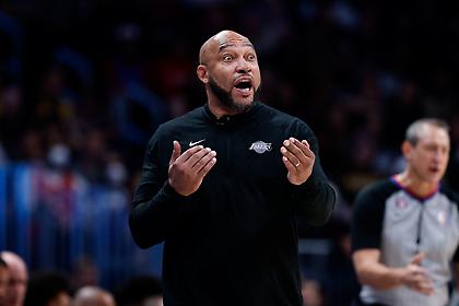 Μπουγέλο στον προπονητή των Λέικερς μετά την πρώτη νίκη στο ΝΒΑ