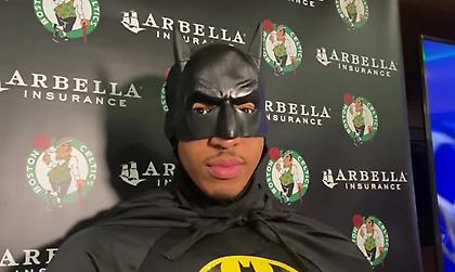 Απίθανος Γκραντ Γουίλιαμς: Έκανε δηλώσεις με στολή και... φωνή Μπάτμαν