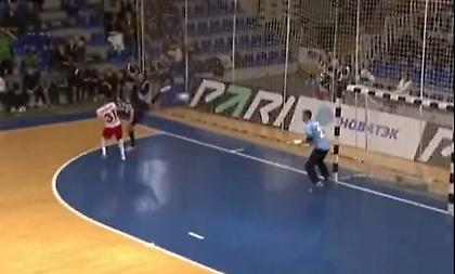 Απίστευτο γκολ με τακουνάκι στο ποδόσφαιρο σάλας