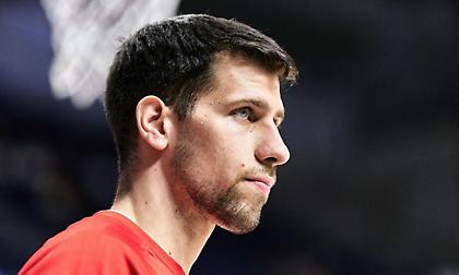 Ολυμπιακός: Διάστρεμμα ο Λούντζης, χάνει το παιχνίδι με Βαλένθια